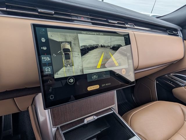 Used 2025 Land Rover Range Rover Long Wheelbase SE image 19