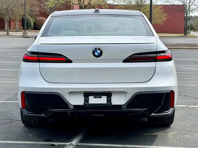 Used 2025 BMW 740i w/ Premium Package image 6