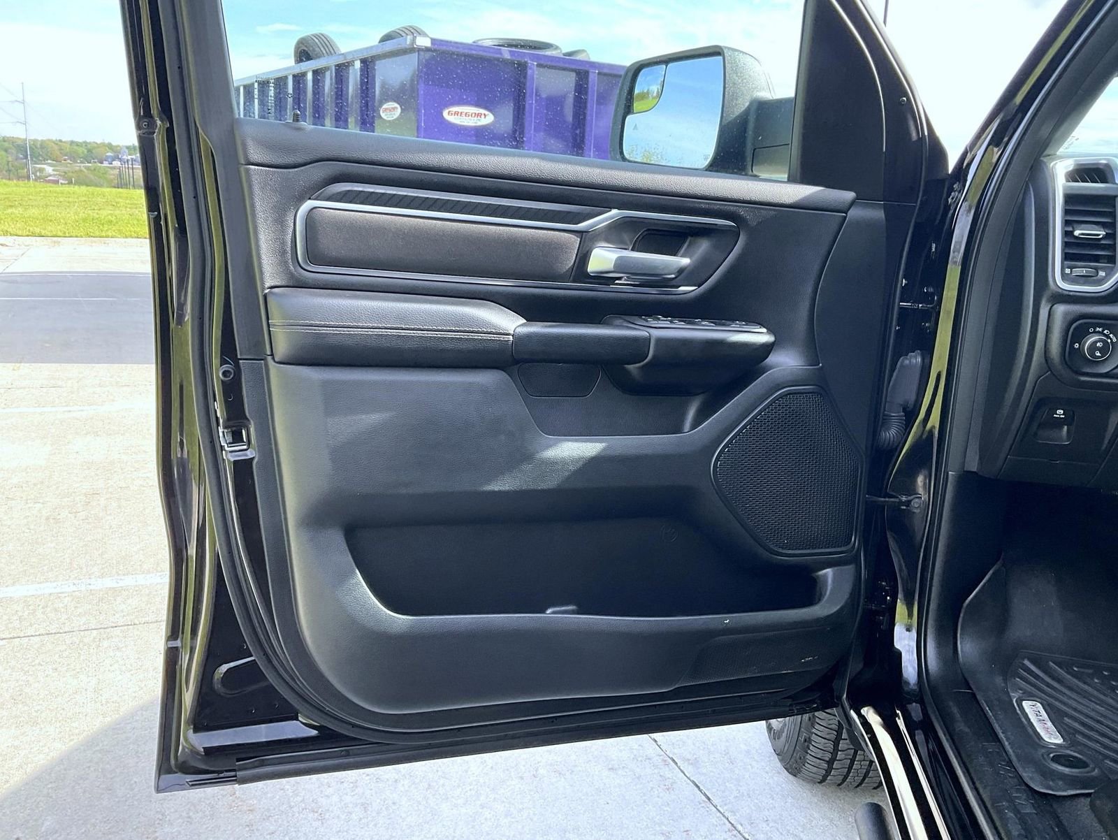 Used 2025 RAM 1500 Big Horn AWD/4WD image 9