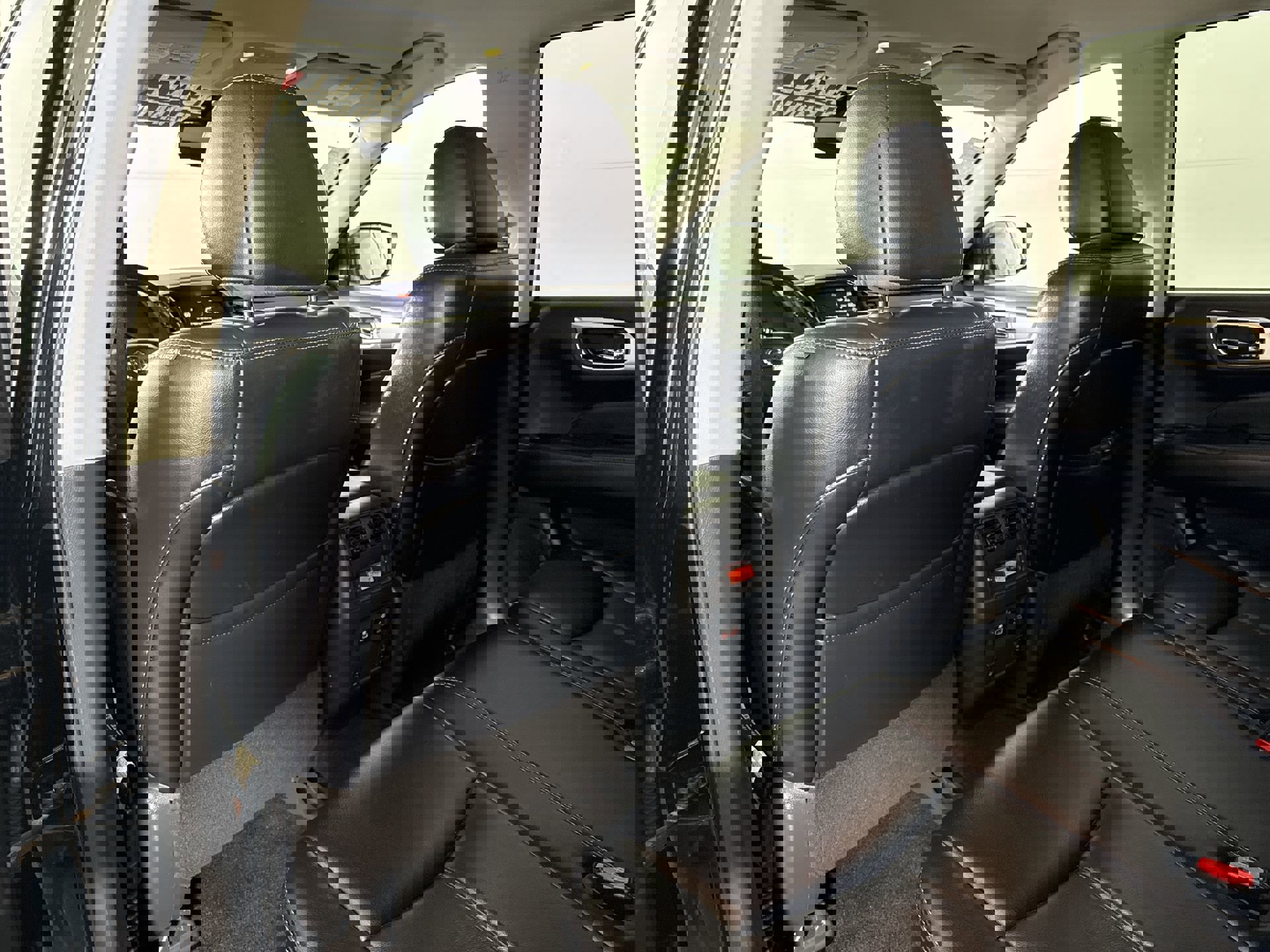 Used 2019 Nissan Pathfinder SL image 28