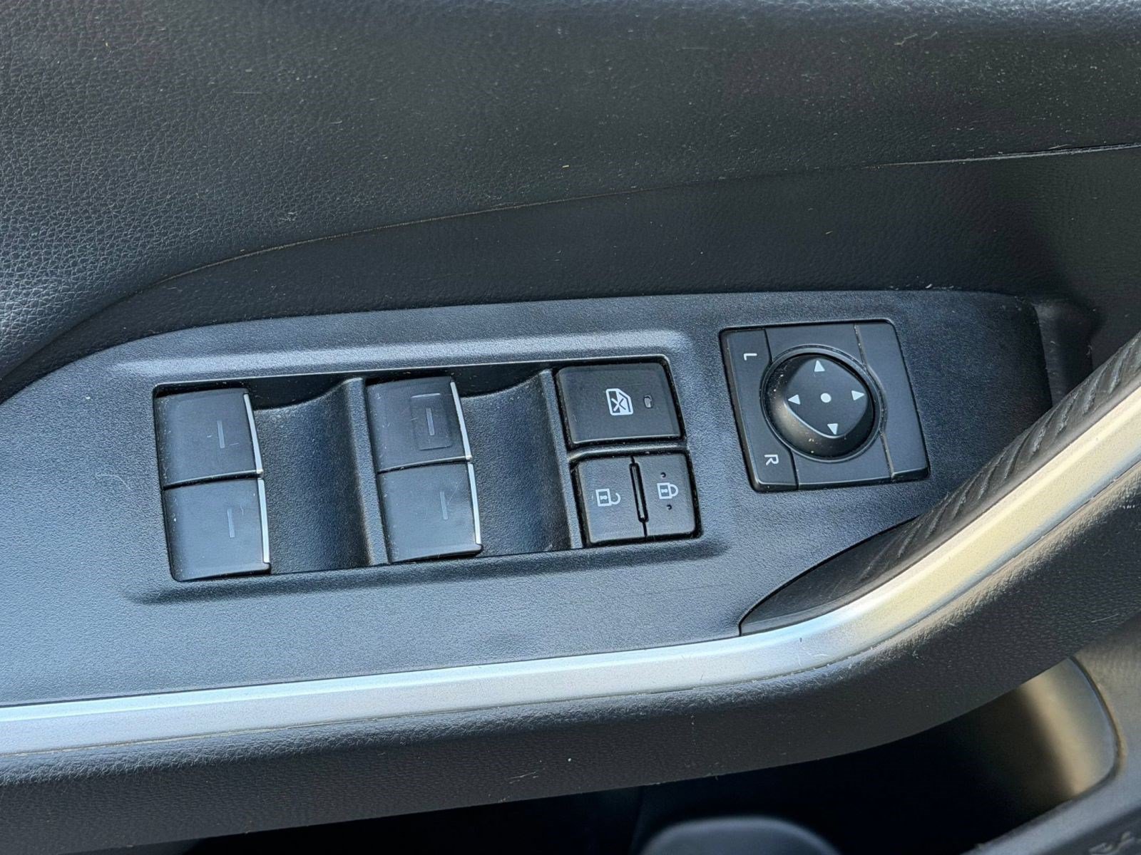 Used 2022 Toyota RAV4 Adventure AWD/4WD image 30
