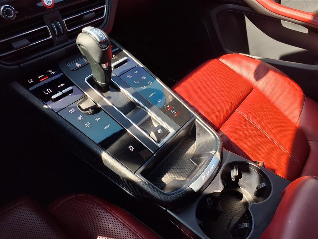 Used 2022 Porsche Macan image 14