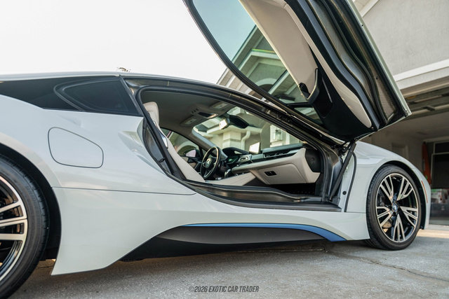 Used 2016 BMW i8 image 39