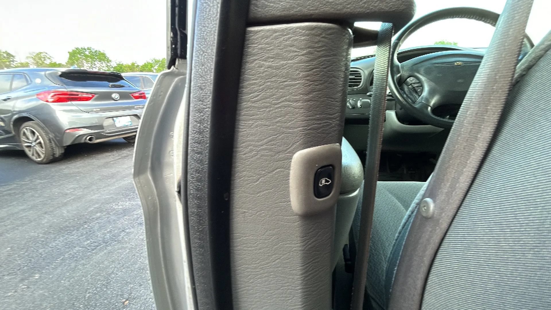 Used 2004 Chrysler Town & Country Touring FWD image 34