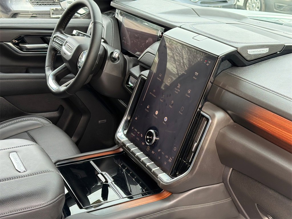 Used 2025 GMC Yukon Denali w/ Denali Reserve Package image 12