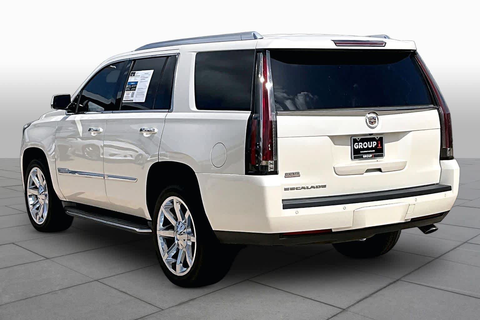 Used 2015 Cadillac Escalade Luxury AWD/4WD image 6