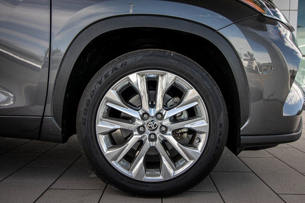 Used 2023 Toyota Highlander Limited image 20
