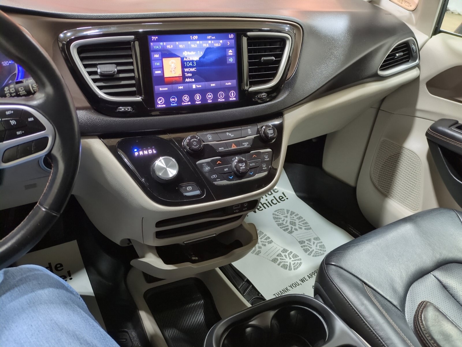 Used 2018 Chrysler Pacifica Touring-L FWD image 27