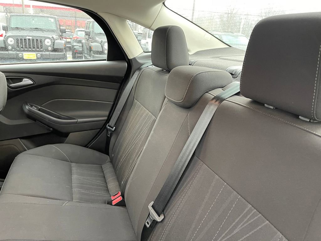 Used 2016 Ford Focus SE w/ SE Sport Package image 10