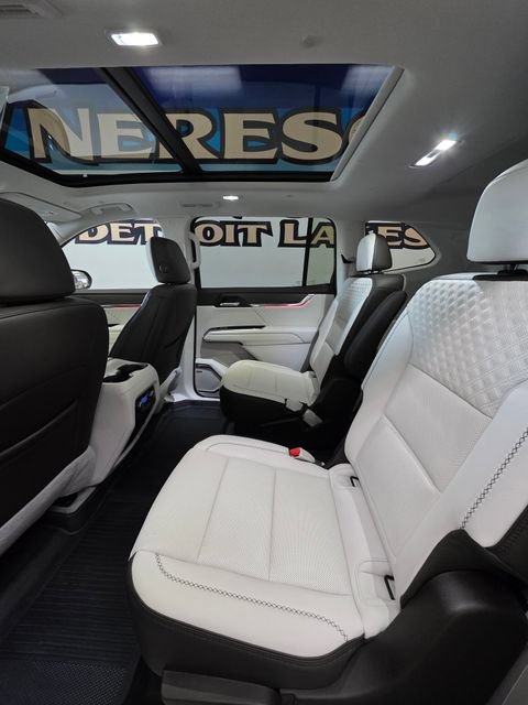 Used 2026 GMC Acadia Denali w/ Super Cruise Package AWD/4WD image 10