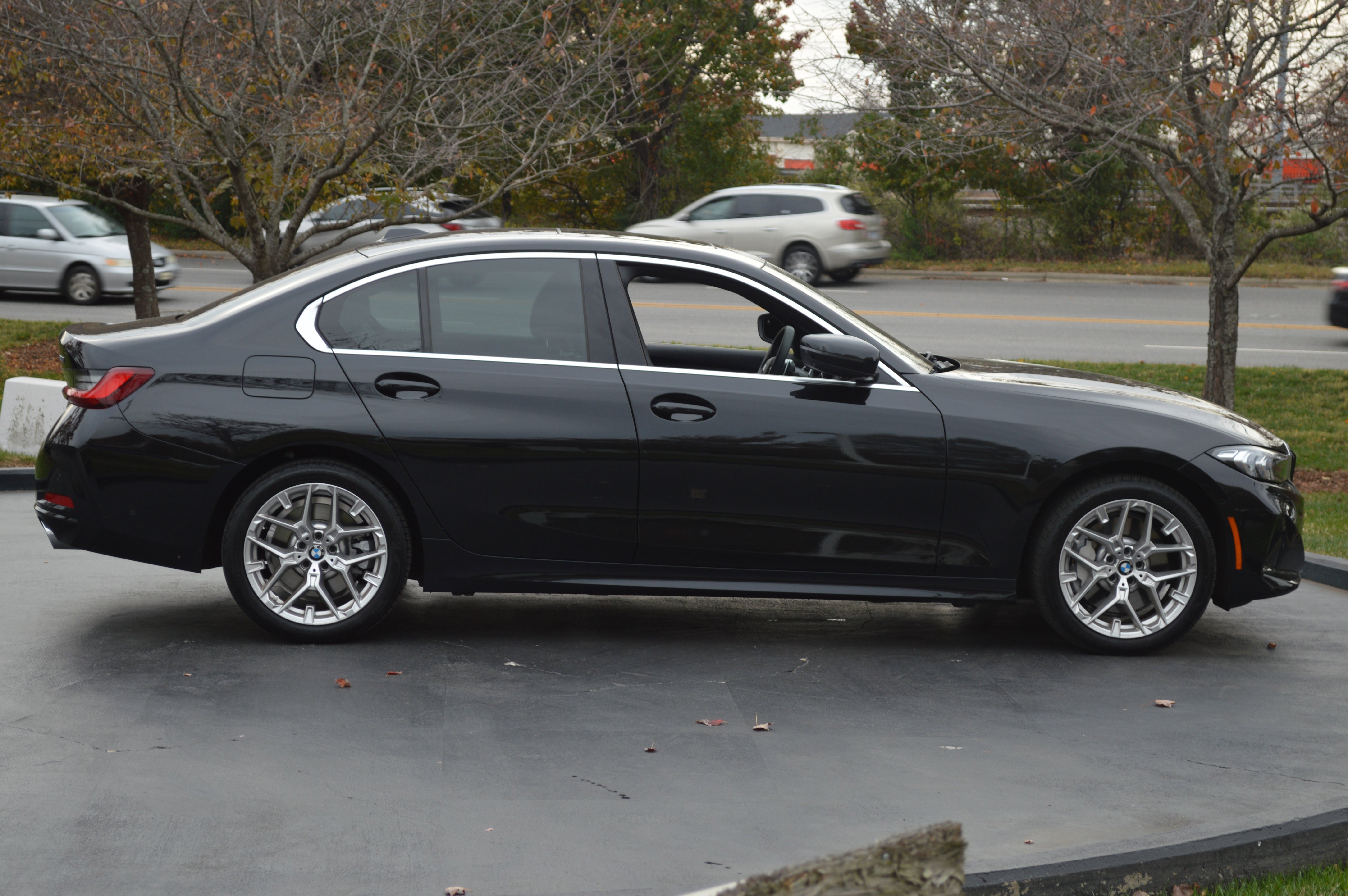 Used 2025 BMW 330i xDrive Sedan w/ Convenience Package AWD/4WD image 11