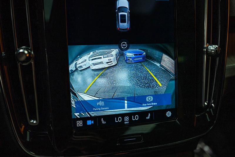 Used 2023 Volvo XC40 B4 Ultimate image 22