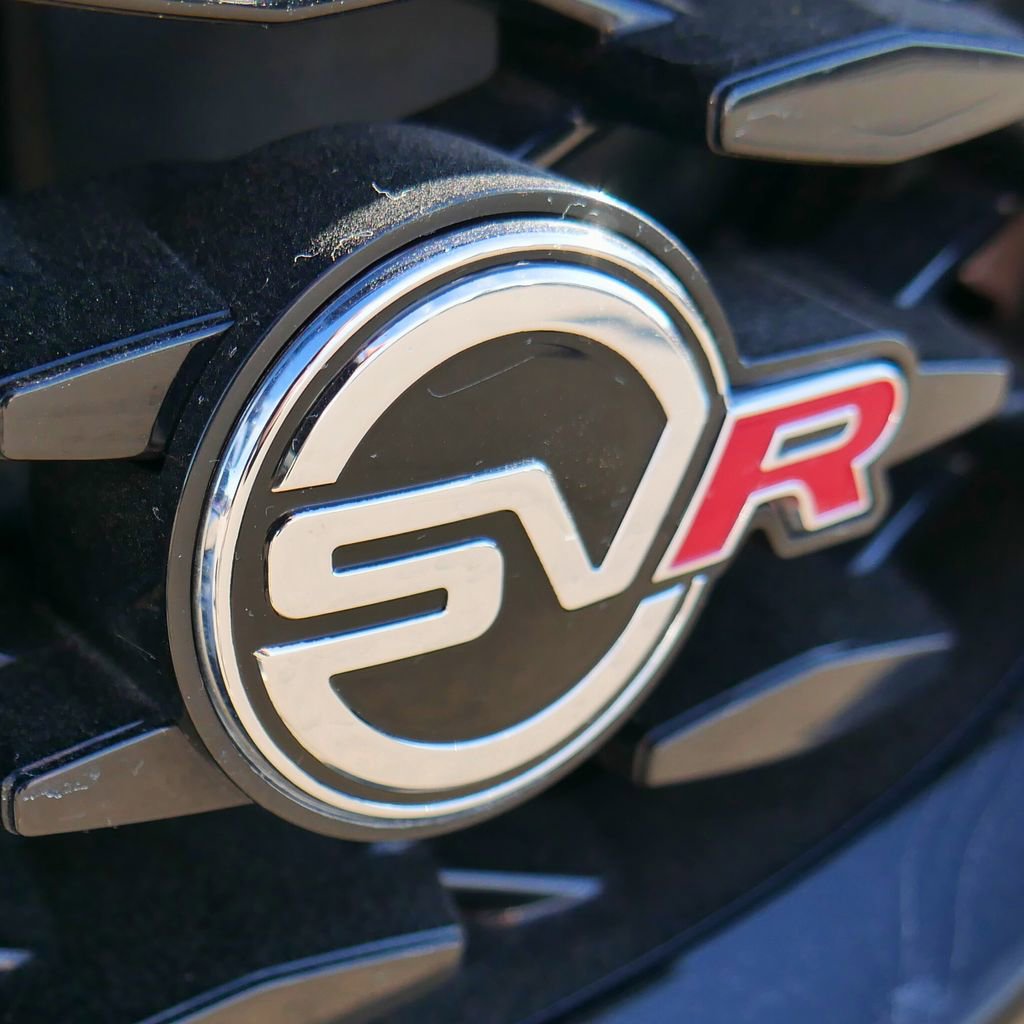 Used 2024 Jaguar F-PACE SVR image 17