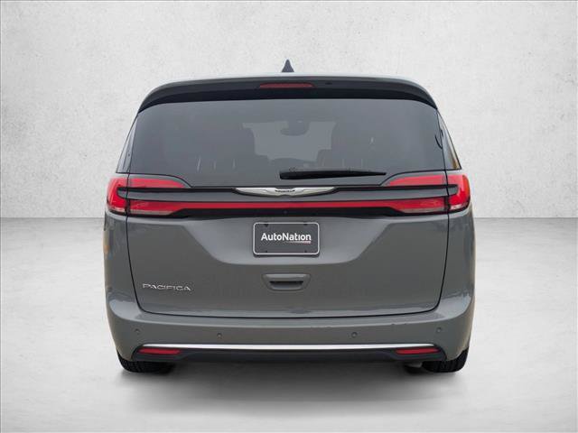 Used 2025 Chrysler Pacifica Select FWD image 7