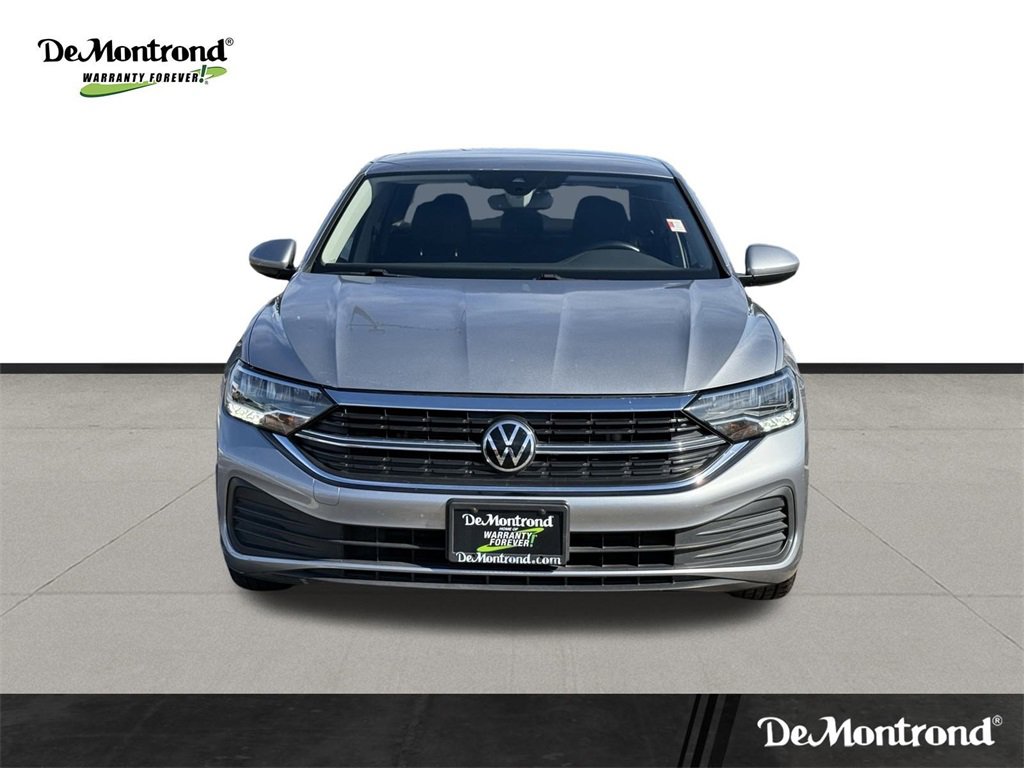 Used 2022 Volkswagen Jetta SE image 1