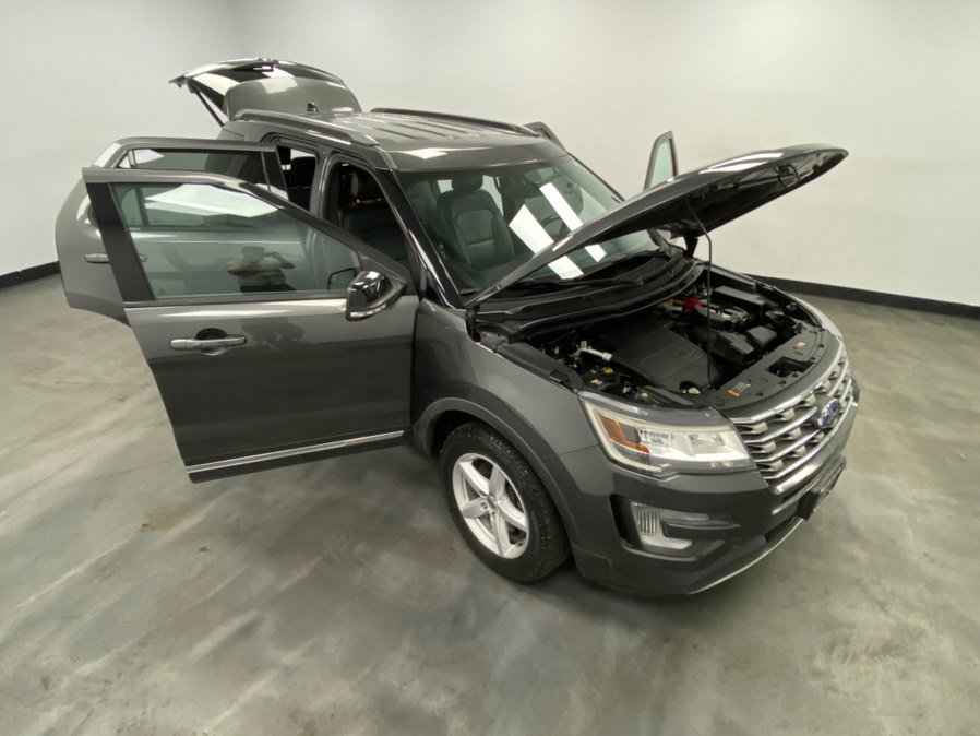 Used 2017 Ford Explorer XLT w/ Equipment Group 202A AWD/4WD image 52