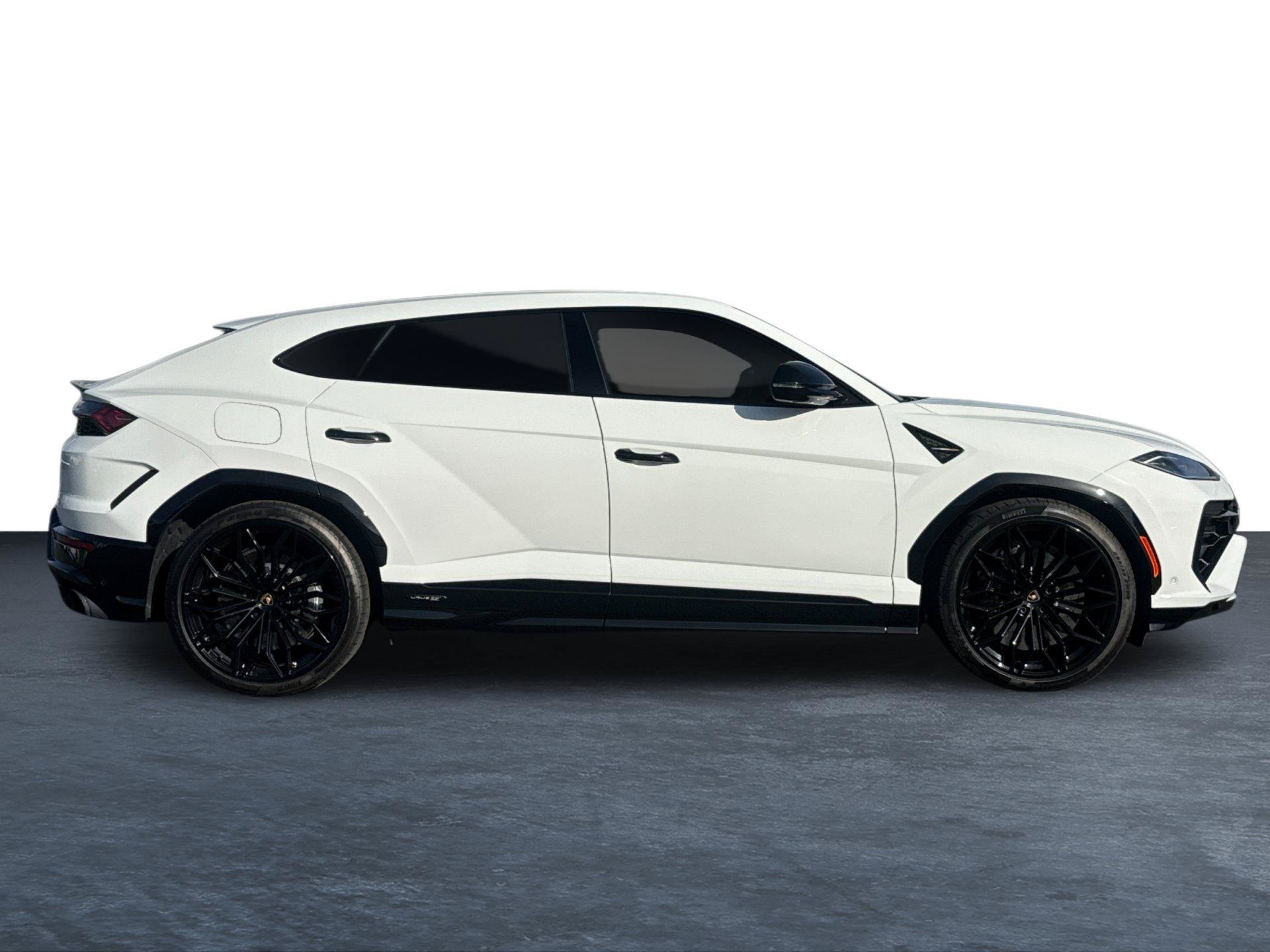 Used 2025 Lamborghini Urus SE AWD/4WD image 2