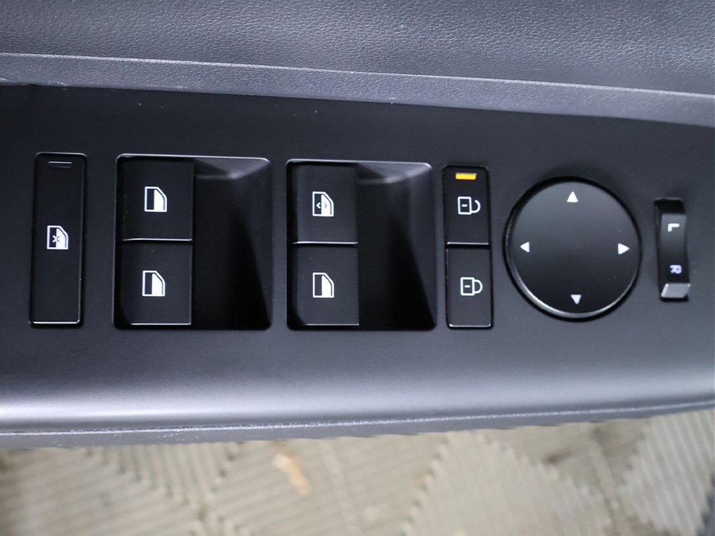 Used 2024 Hyundai Kona SE image 29