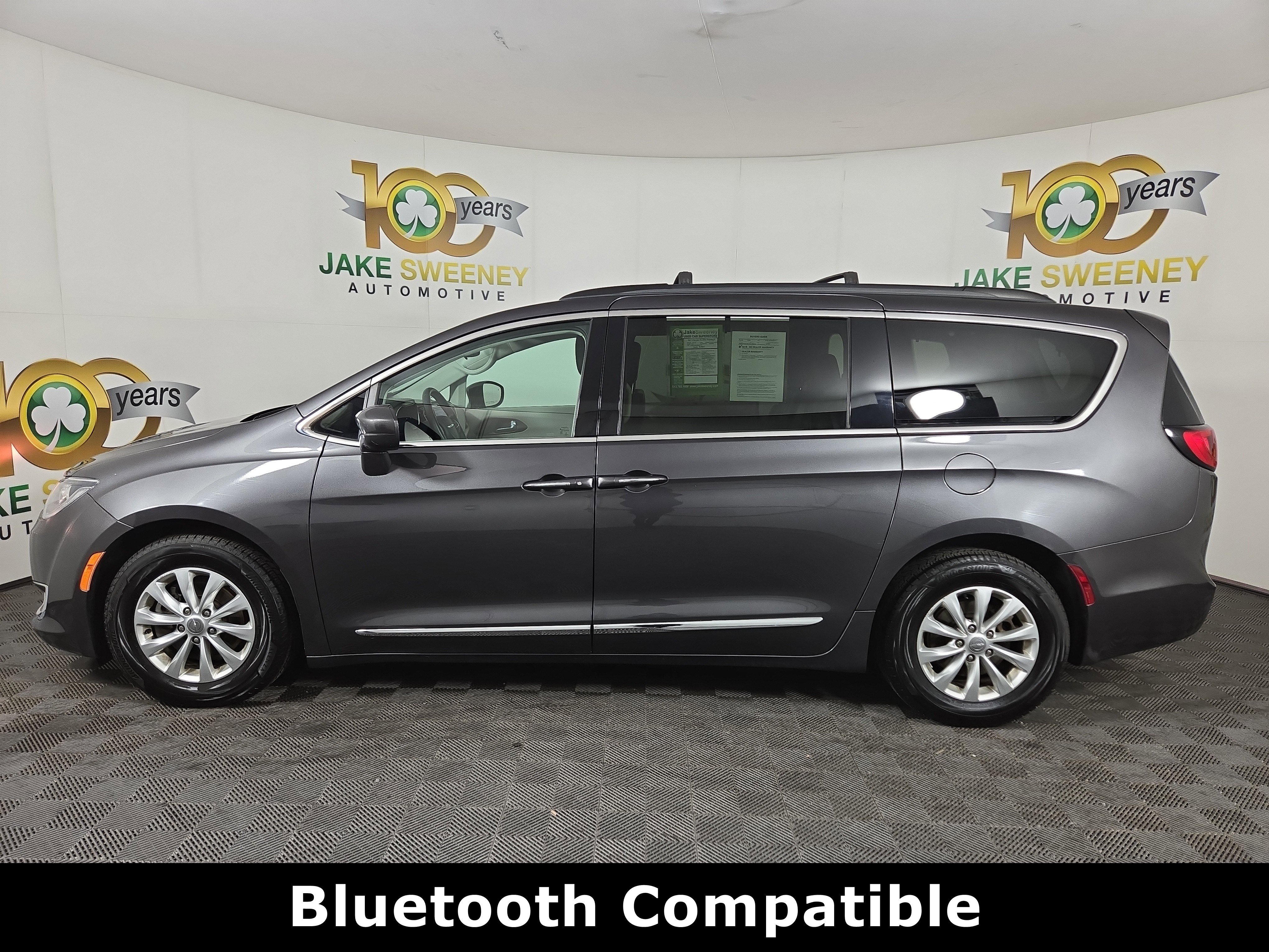 Used 2017 Chrysler Pacifica Touring-L image 6