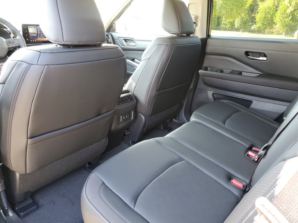 New 2026 Nissan Pathfinder SL FWD image 15