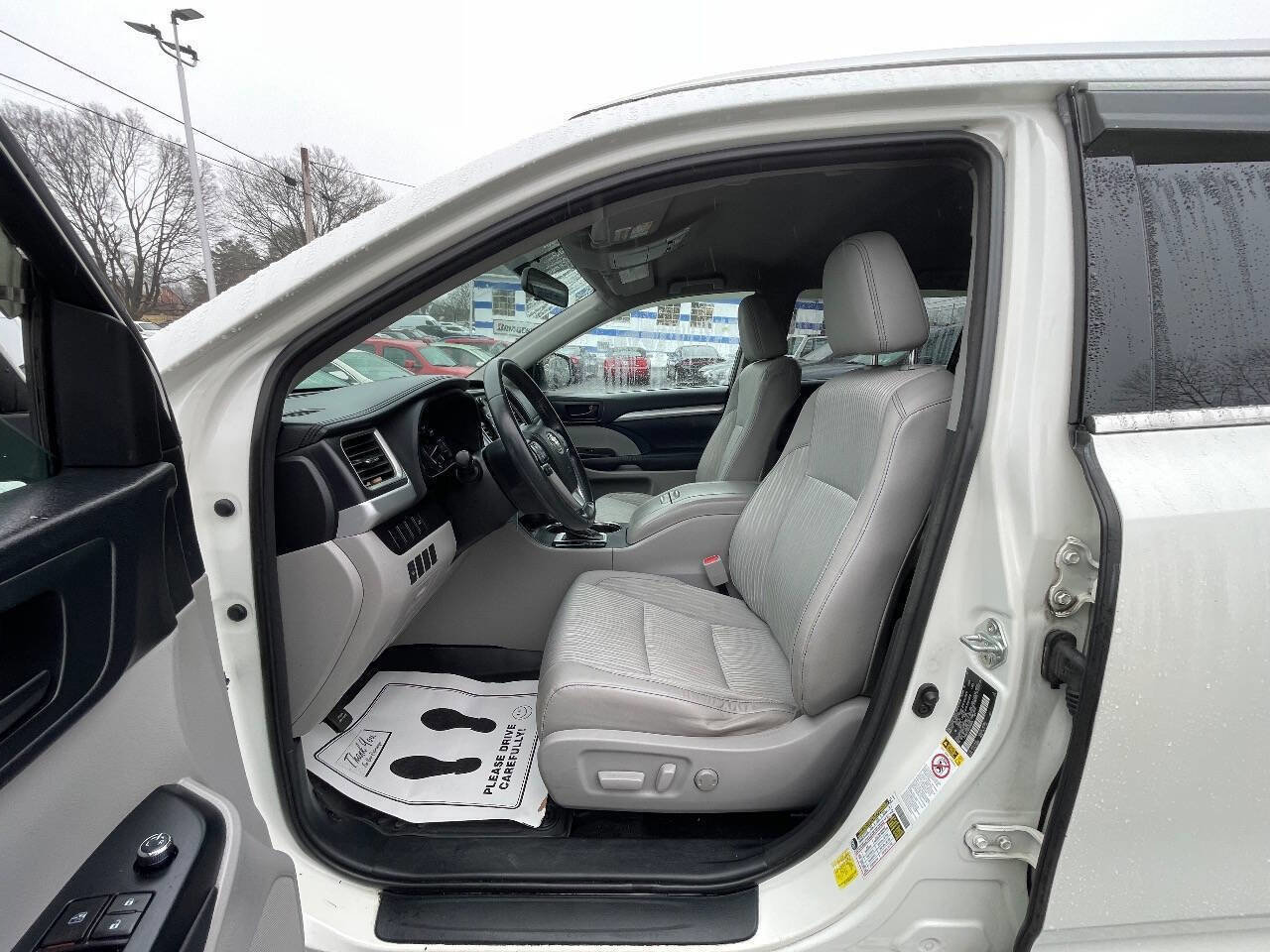 Used 2014 Toyota Highlander Plus AWD/4WD image 10