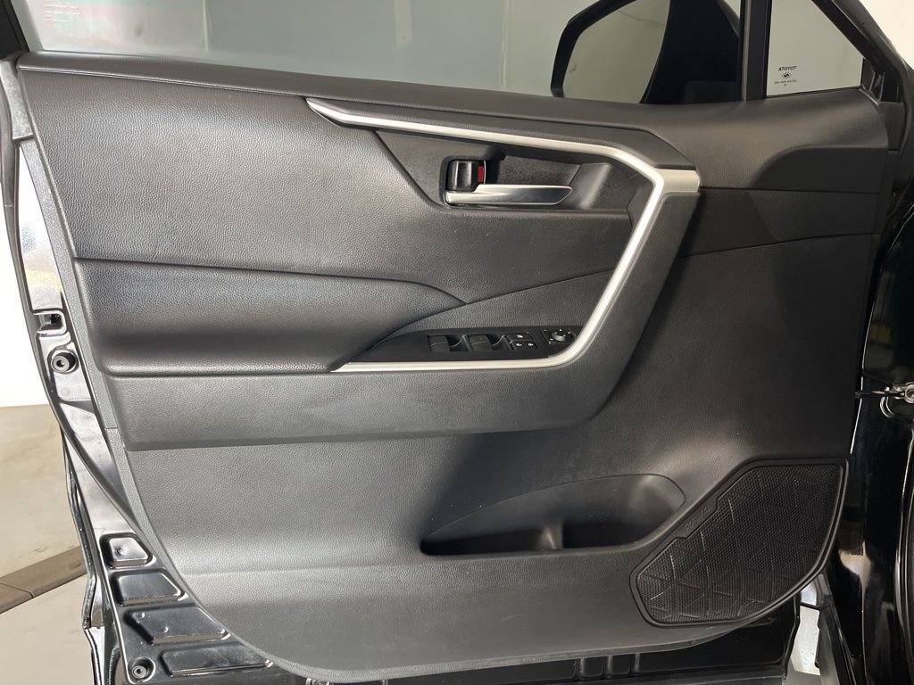 Used 2021 Toyota RAV4 XLE image 27