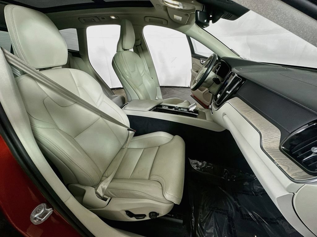 Used 2022 Volvo XC60 B5 Inscription w/ Advanced Package AWD/4WD image 14