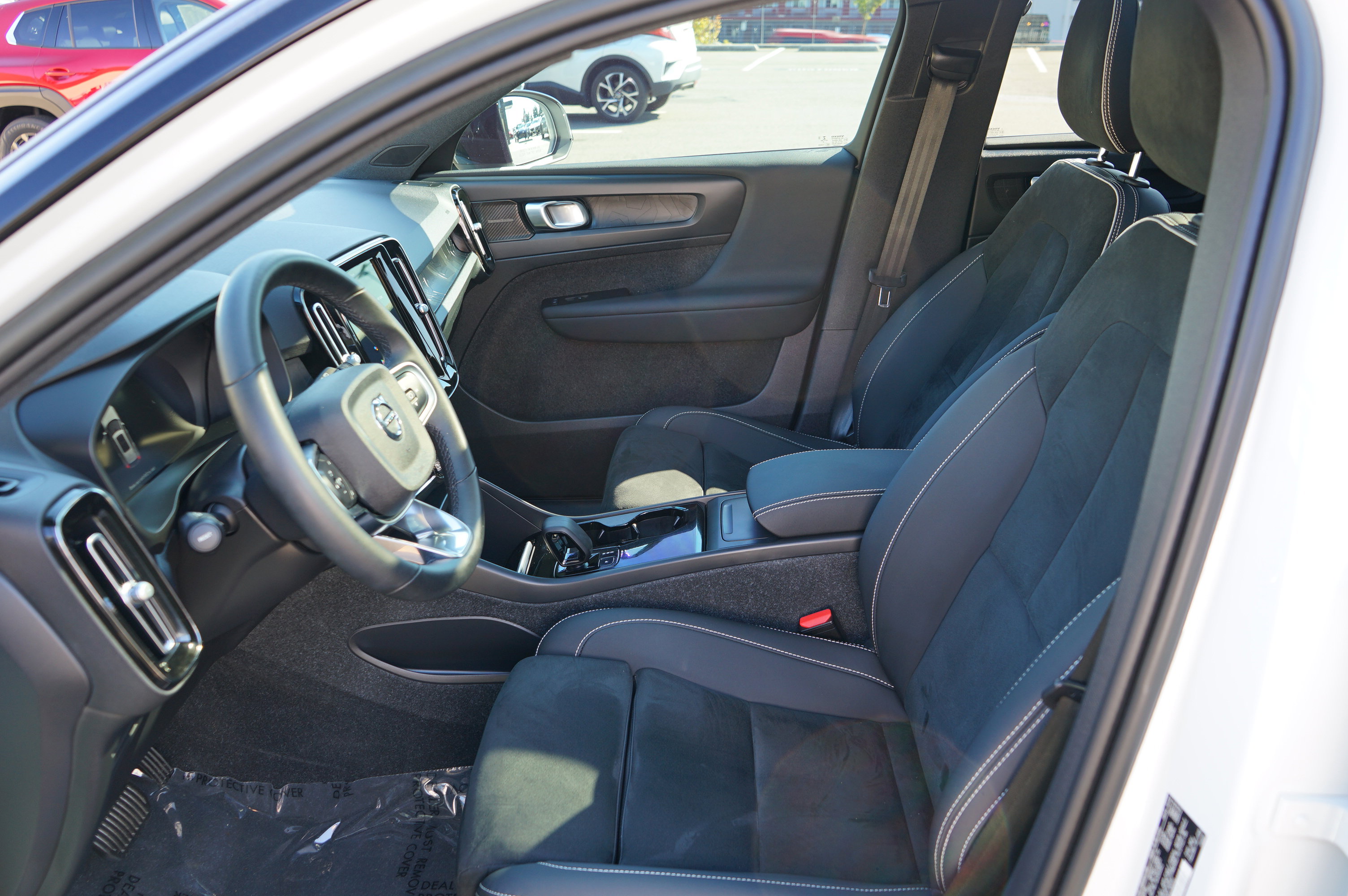 Used 2023 Volvo XC40 Recharge Ultimate image 20