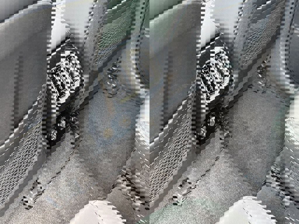 Used 2023 Kia Sorento SX image 16