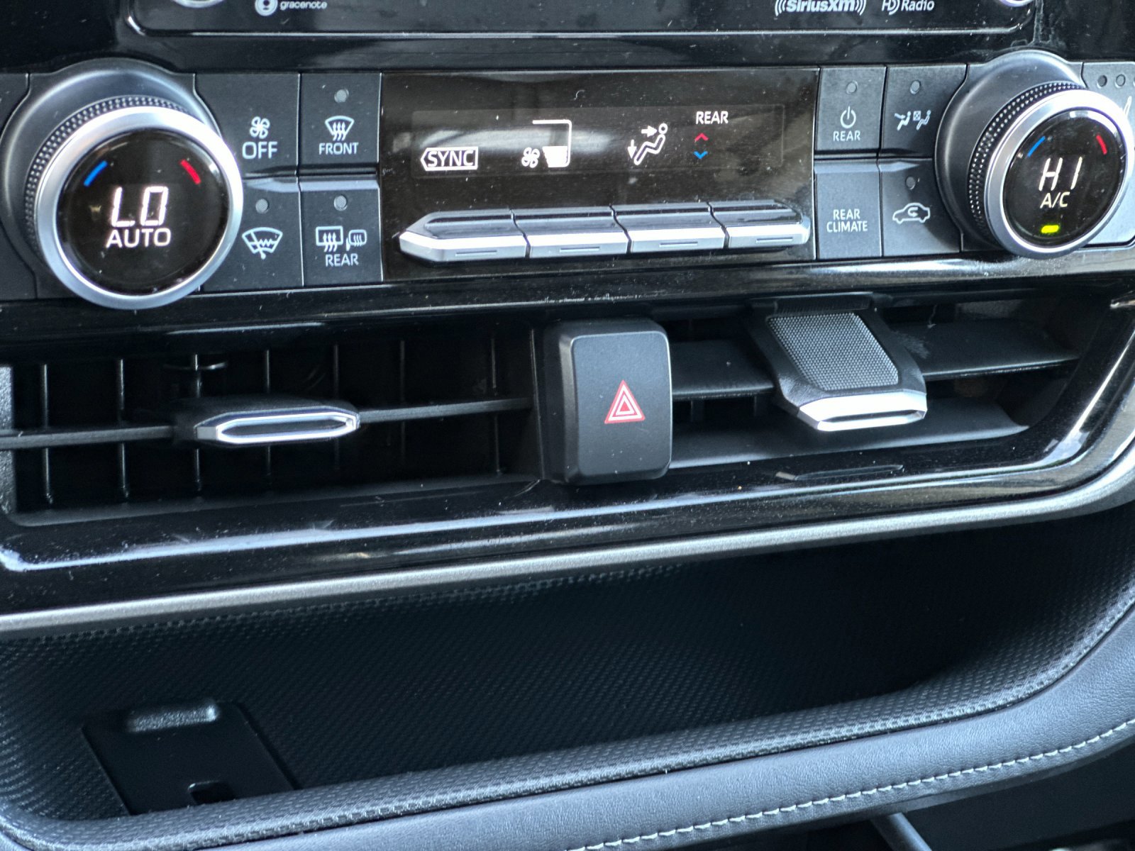 Used 2020 Toyota Highlander XLE image 22