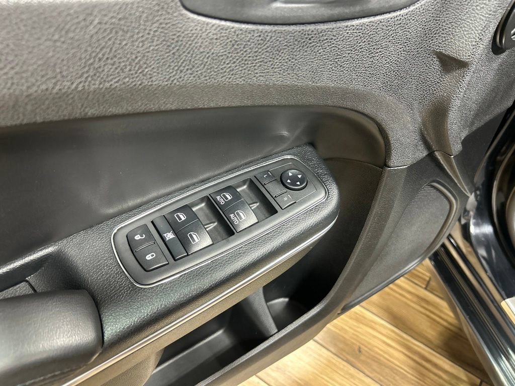Certified 2018 Chrysler 300 Touring L AWD/4WD image 29