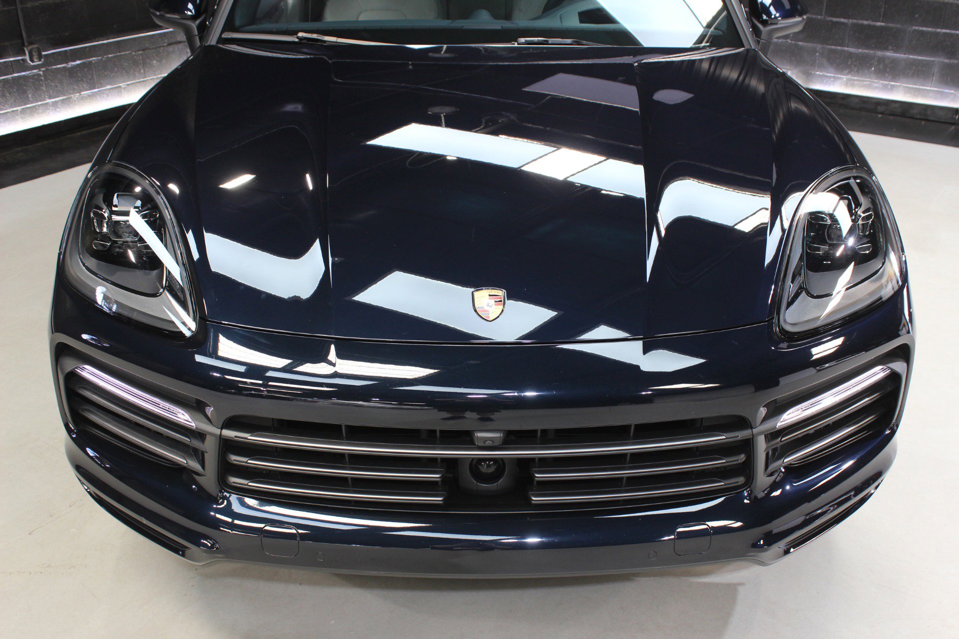 Used 2023 Porsche Cayenne Platinum Edition image 8