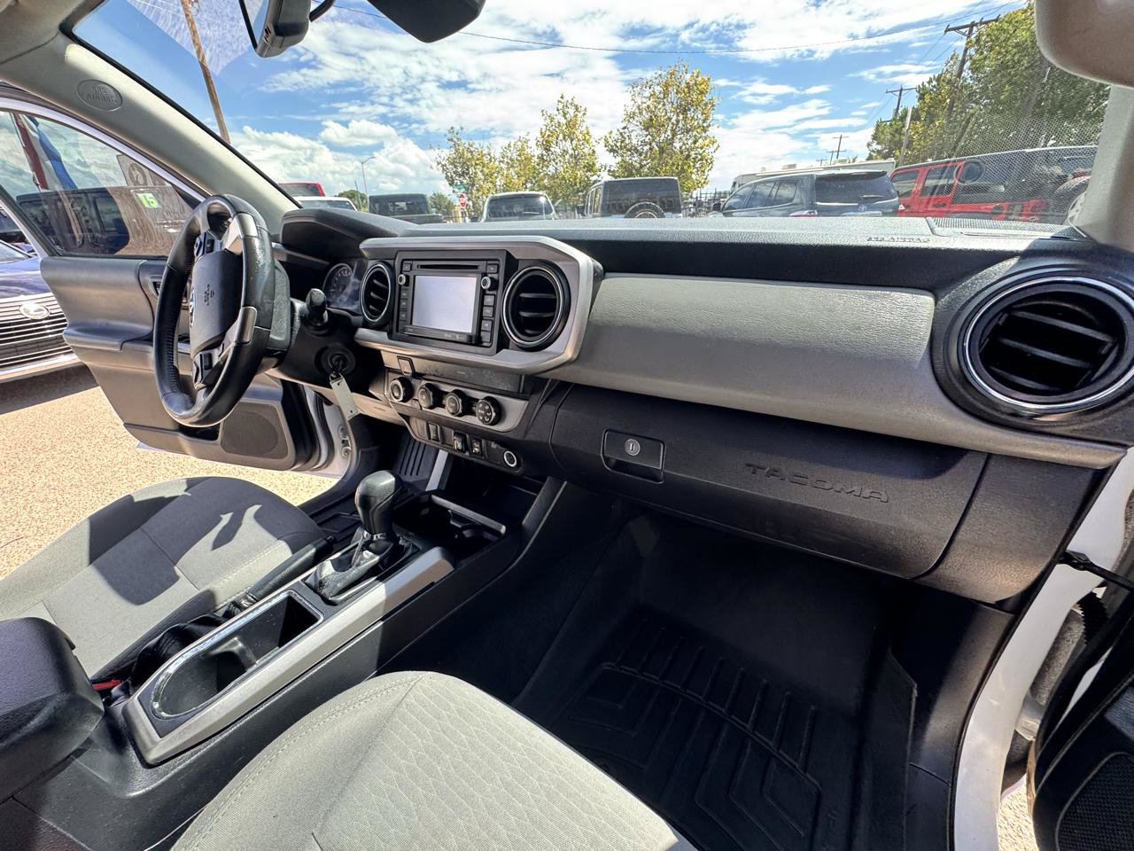 Used 2019 Toyota Tacoma SR5 AWD/4WD image 18