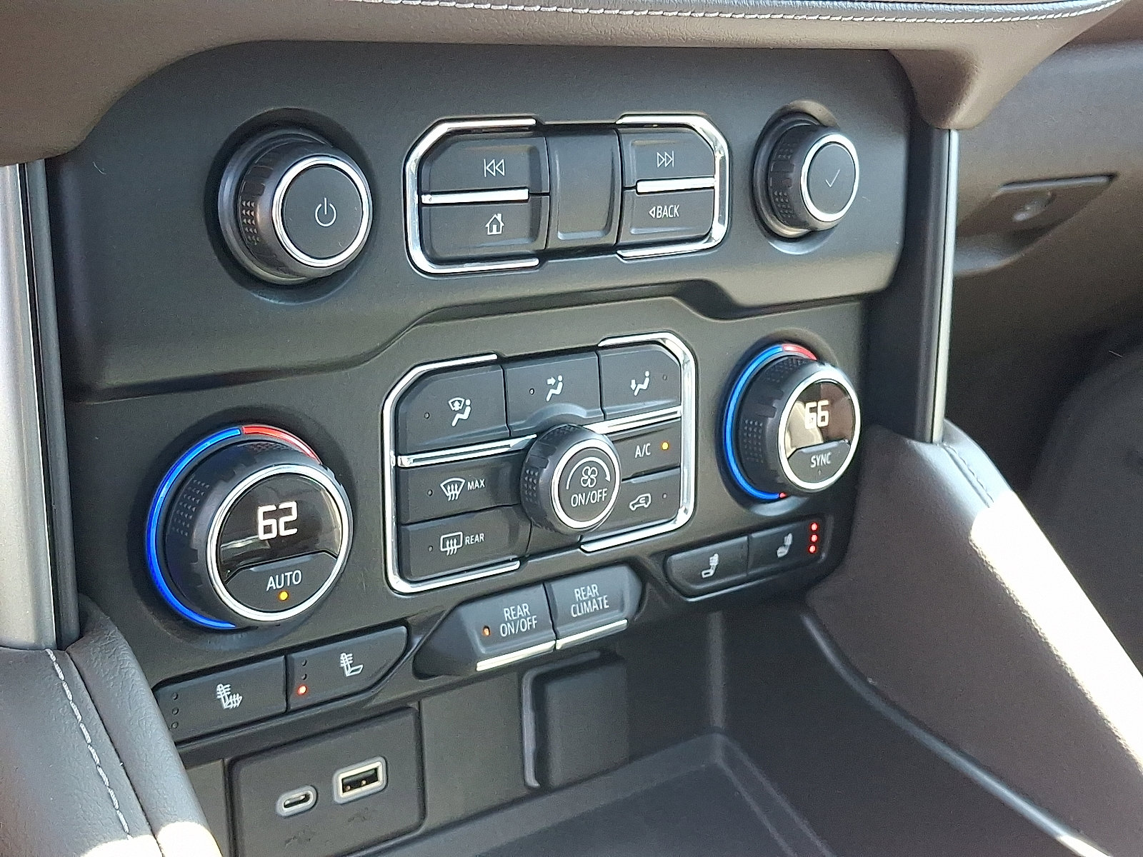 Certified 2021 Chevrolet Tahoe Z71 w/ Luxury Package image 22