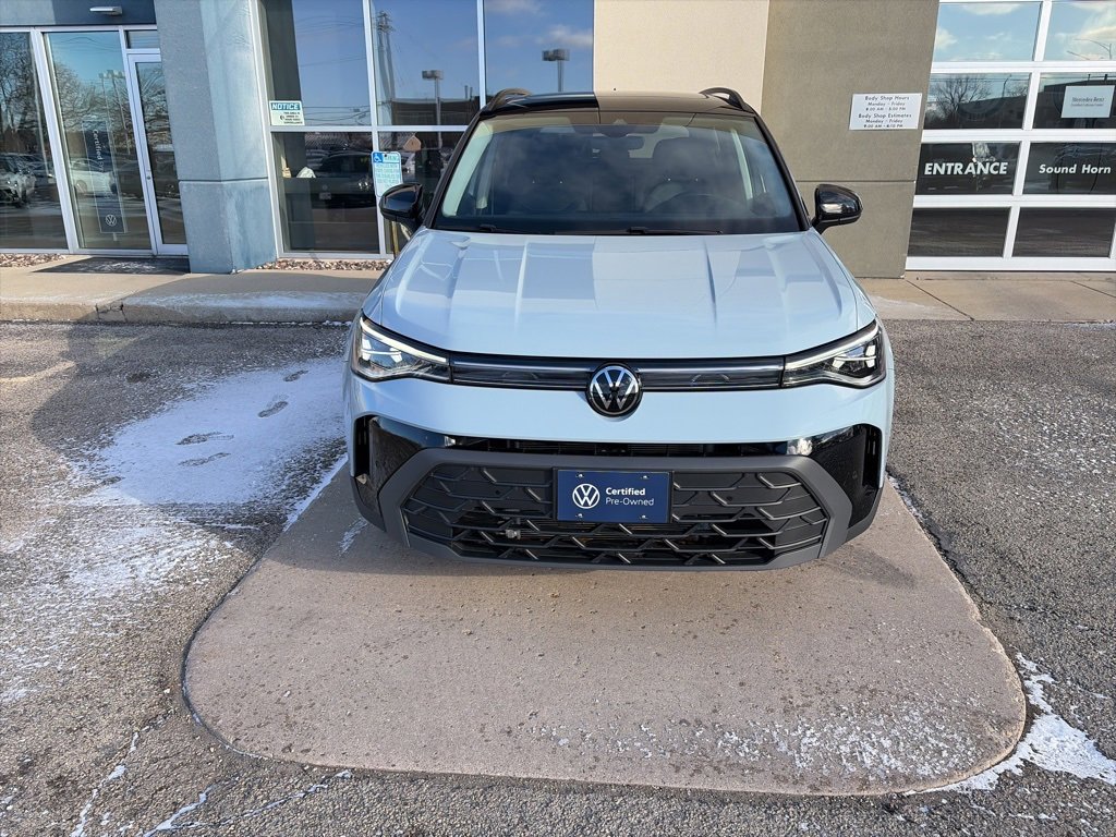 Certified 2025 Volkswagen Taos SE image 3