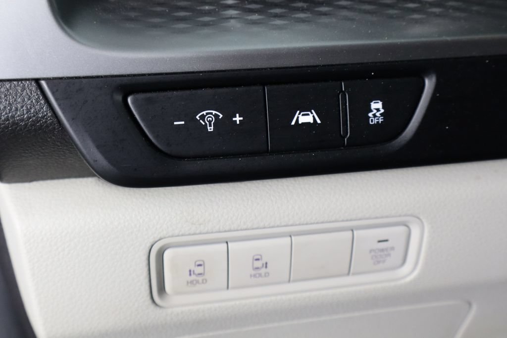 Used 2023 Kia Carnival LX FWD image 23