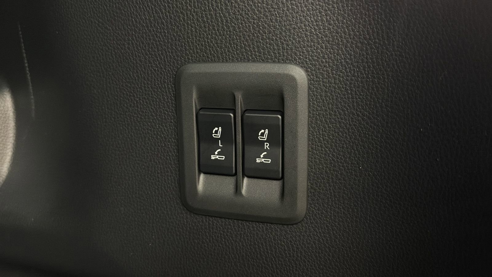 Used 2025 Lexus GX 550 w/ Accessory Package (Z1) image 19