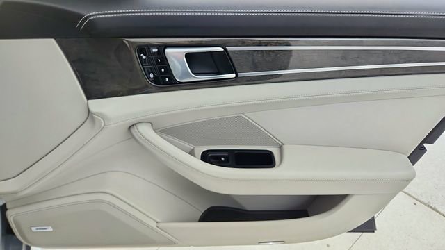 Used 2018 Porsche Panamera 4S image 23