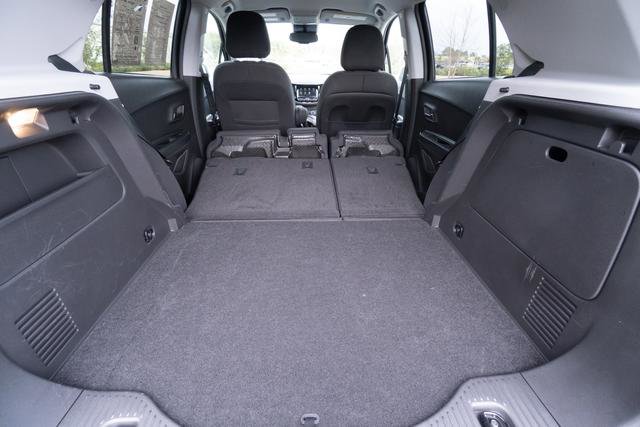 Used 2022 Chevrolet Trax LS w/ Tint and Cruise Package image 32