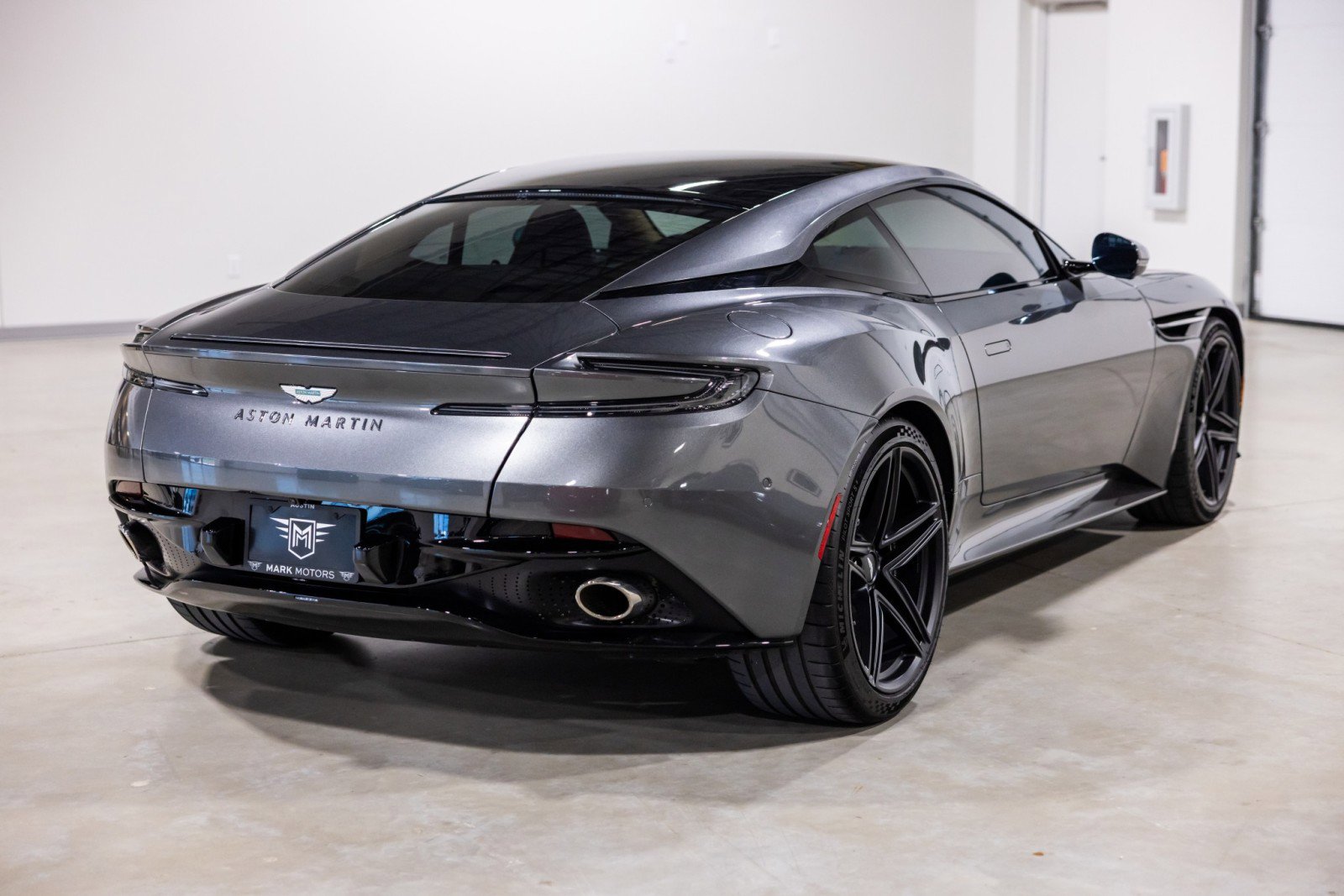 Used 2024 Aston Martin DB12 Coupe image 9