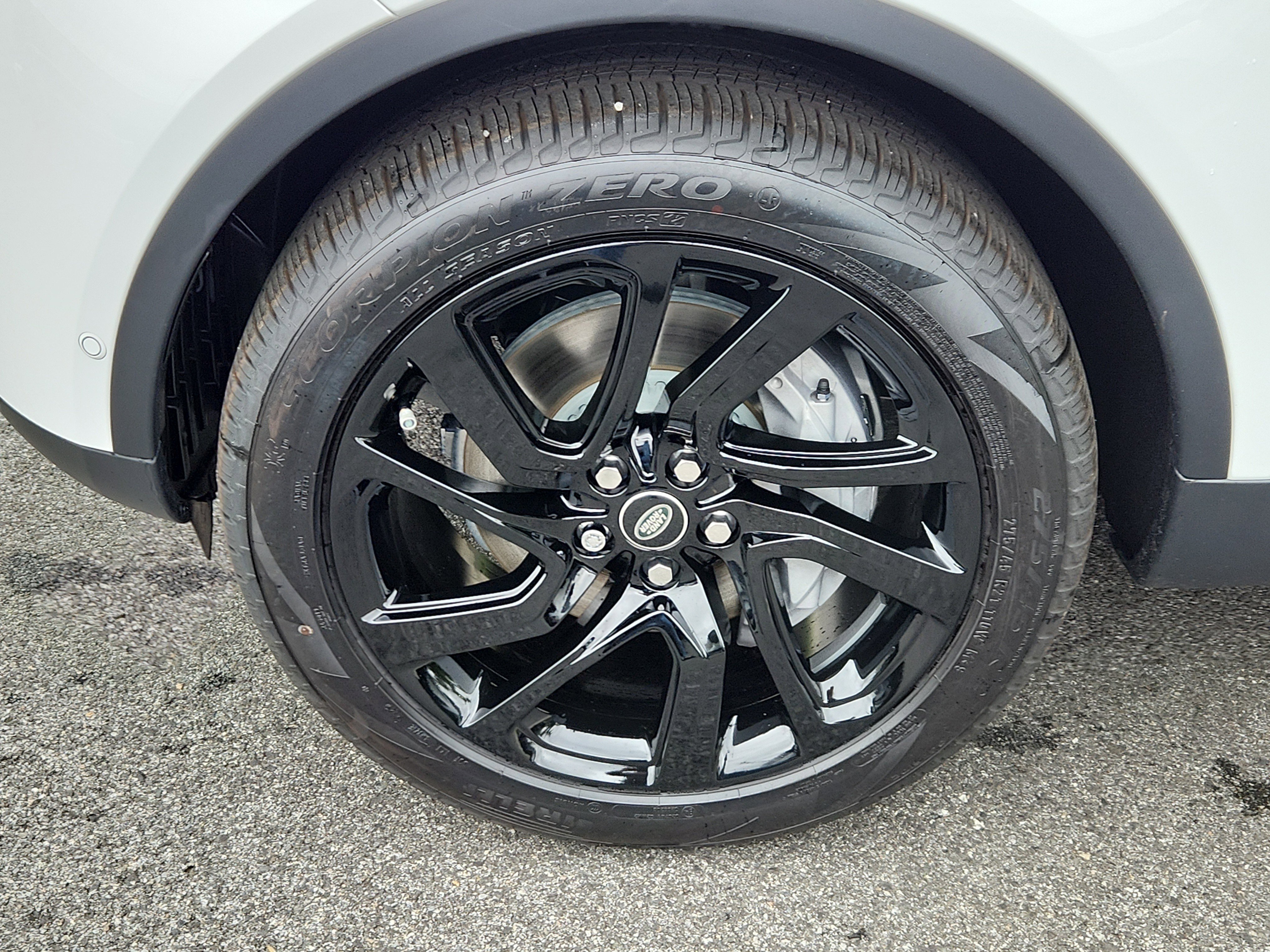 New 2025 Land Rover Discovery S image 9