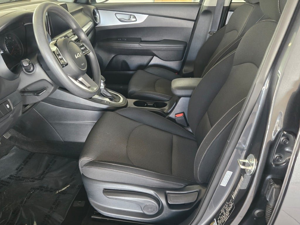 Used 2024 Kia Forte LXS w/ LXS Technology Package FWD image 19