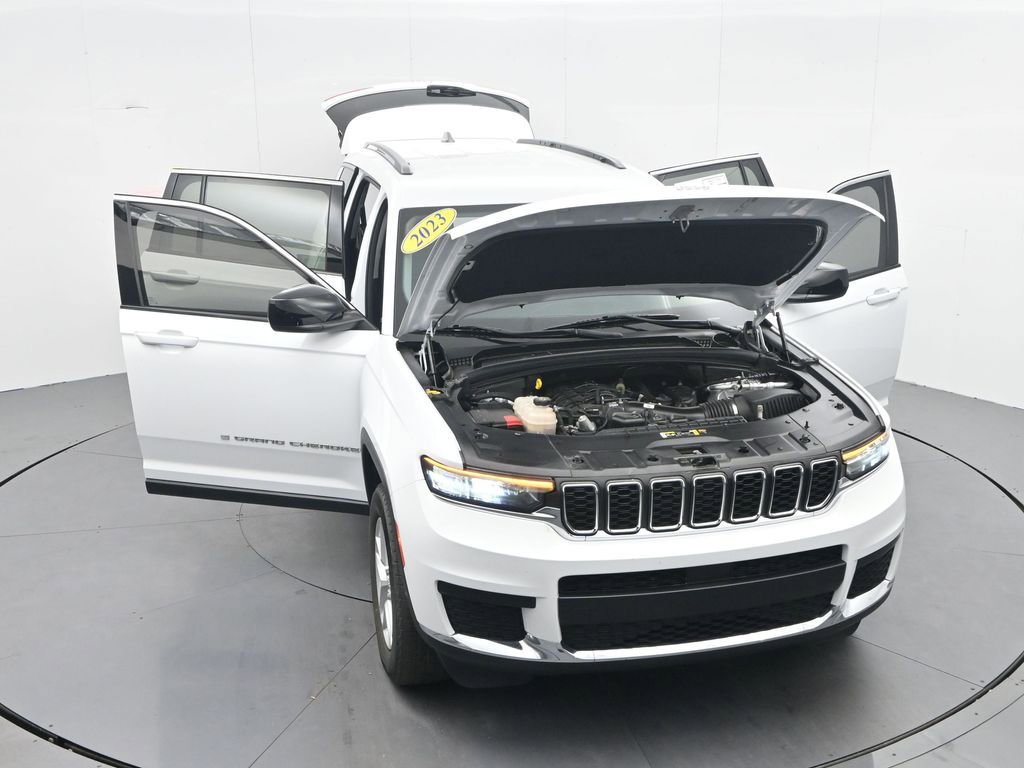 Used 2023 Jeep Grand Cherokee L Laredo image 40