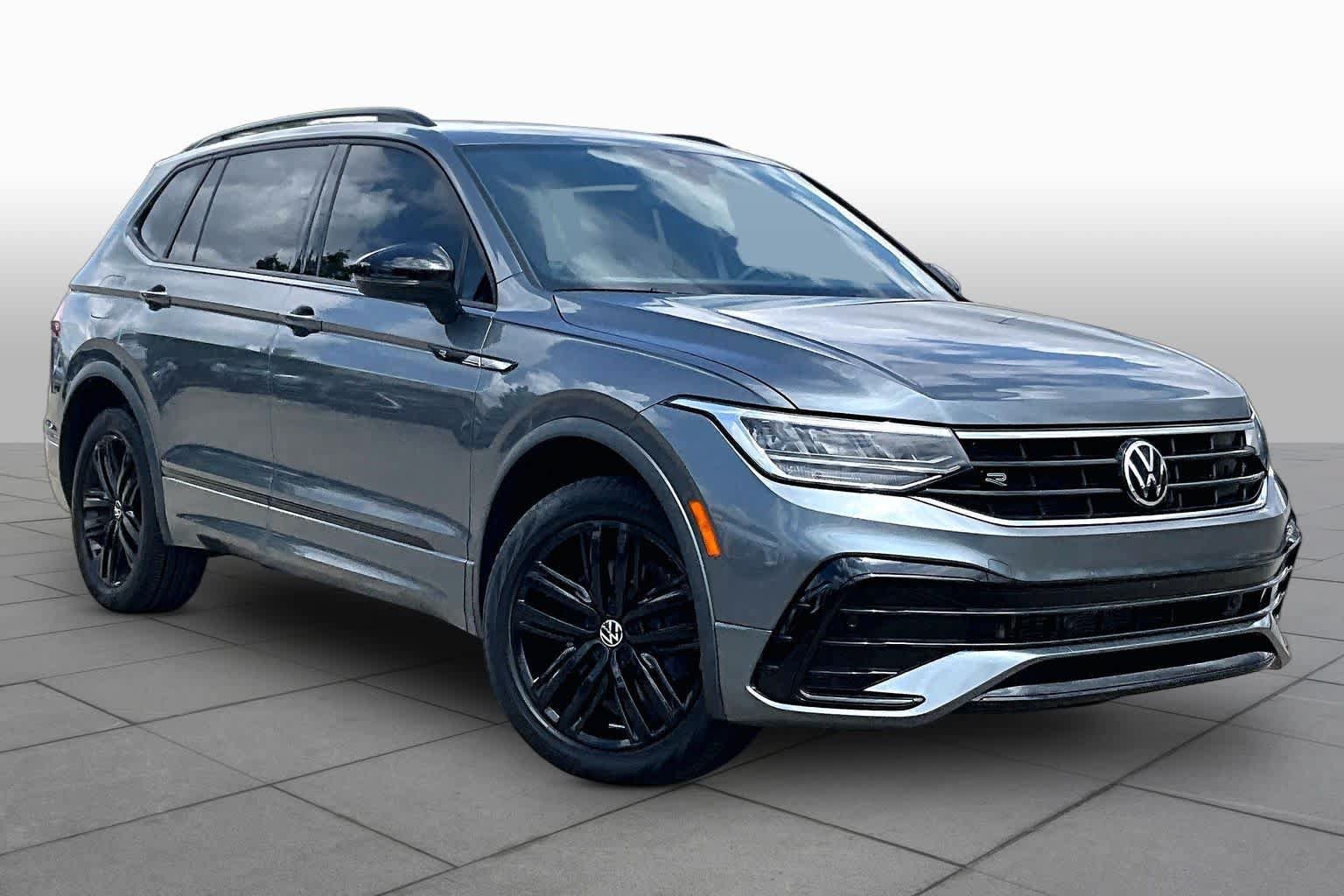 Used 2022 Volkswagen Tiguan SE R-Line FWD image 3