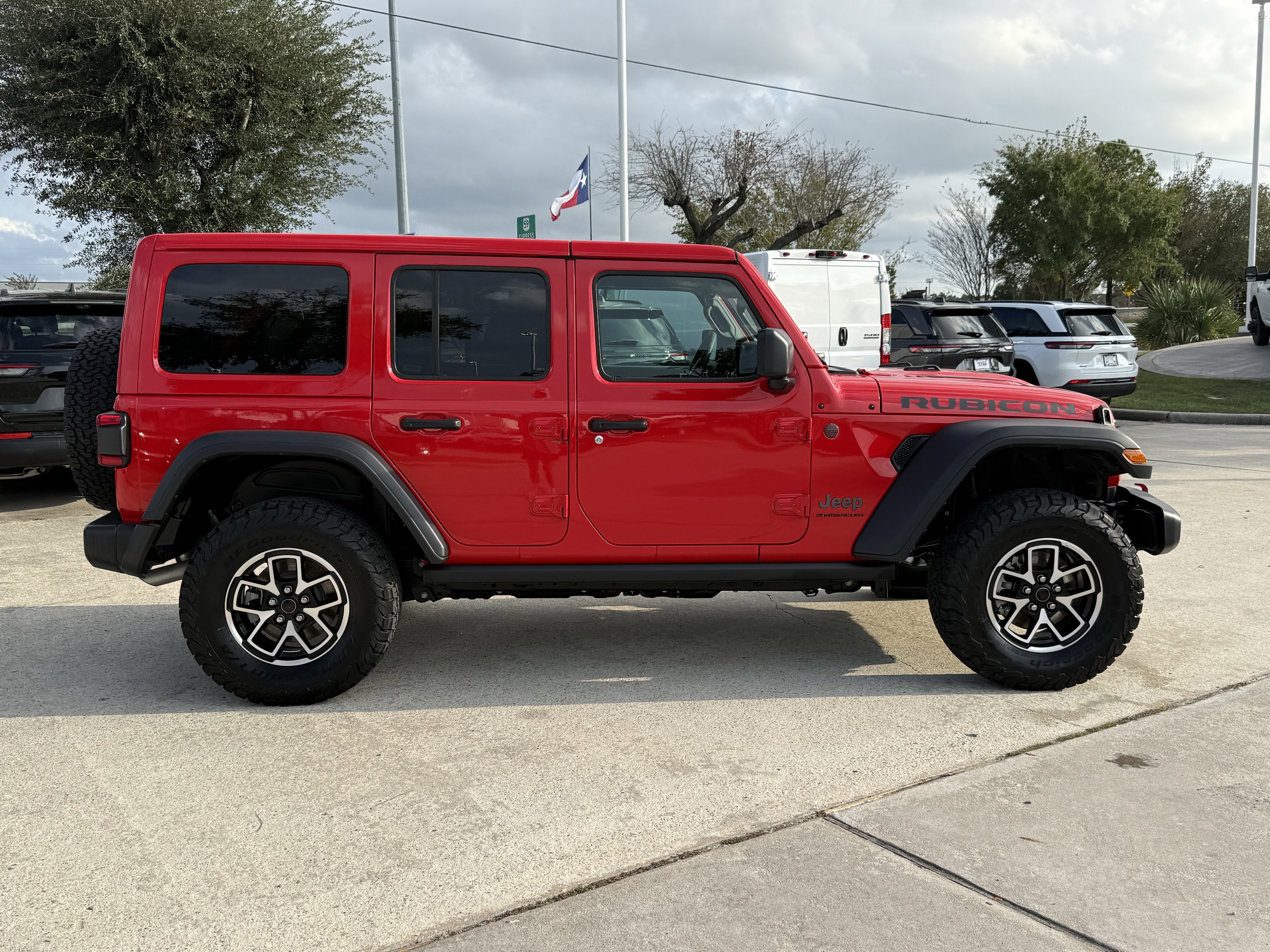 Used 2025 Jeep Wrangler Unlimited Rubicon image 3