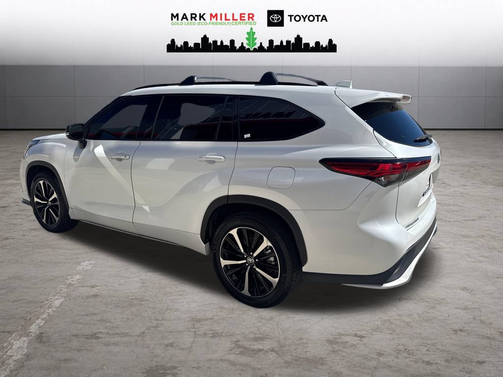 Used 2022 Toyota Highlander XSE AWD/4WD image 3