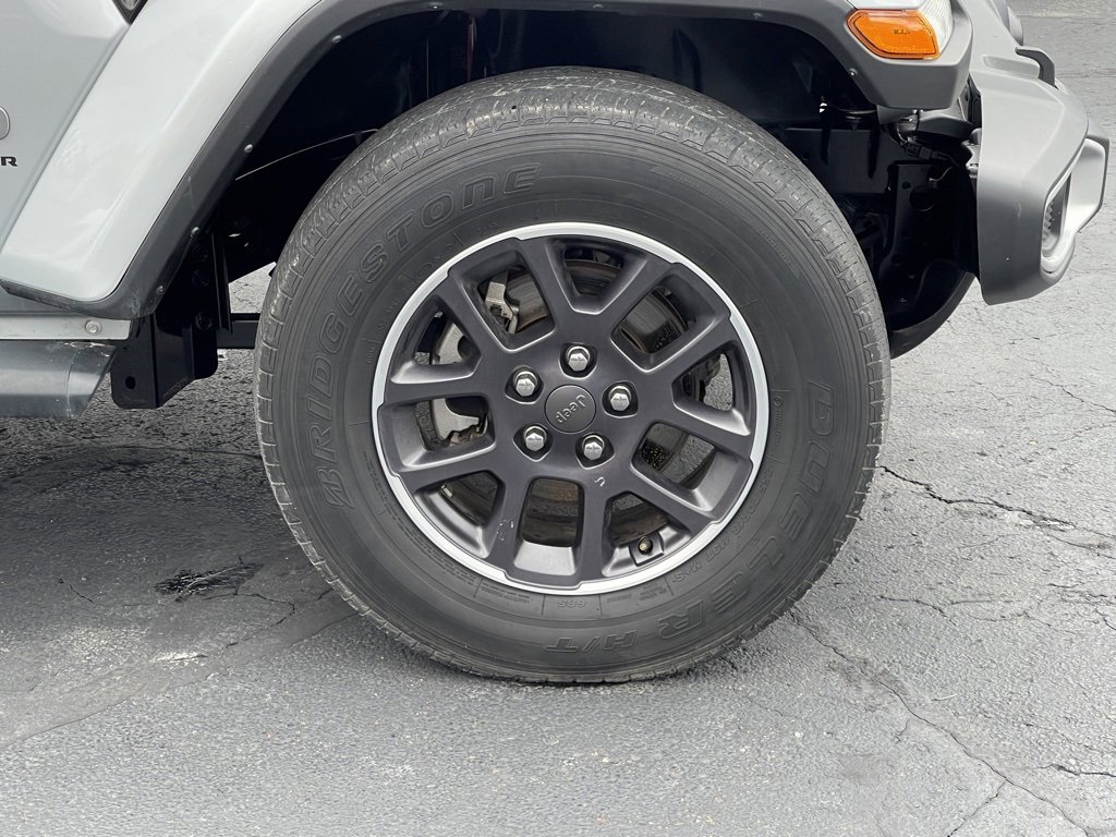 Used 2023 Jeep Gladiator Overland image 9