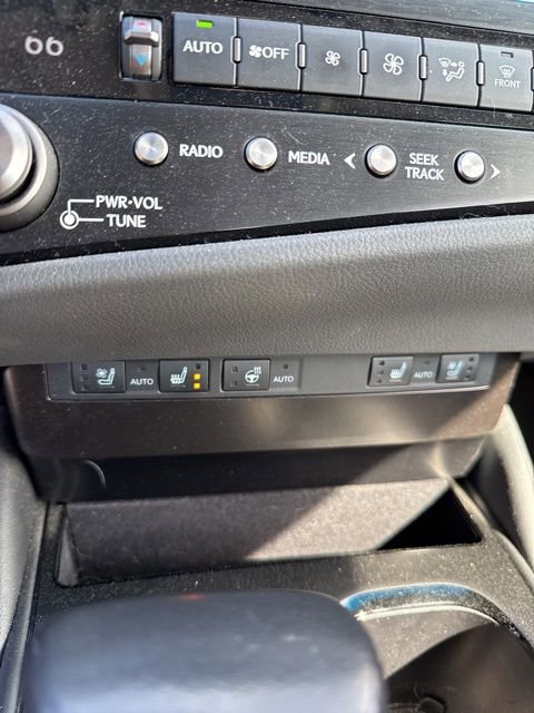 Used 2024 Lexus ES 300h w/ Premium Package image 19