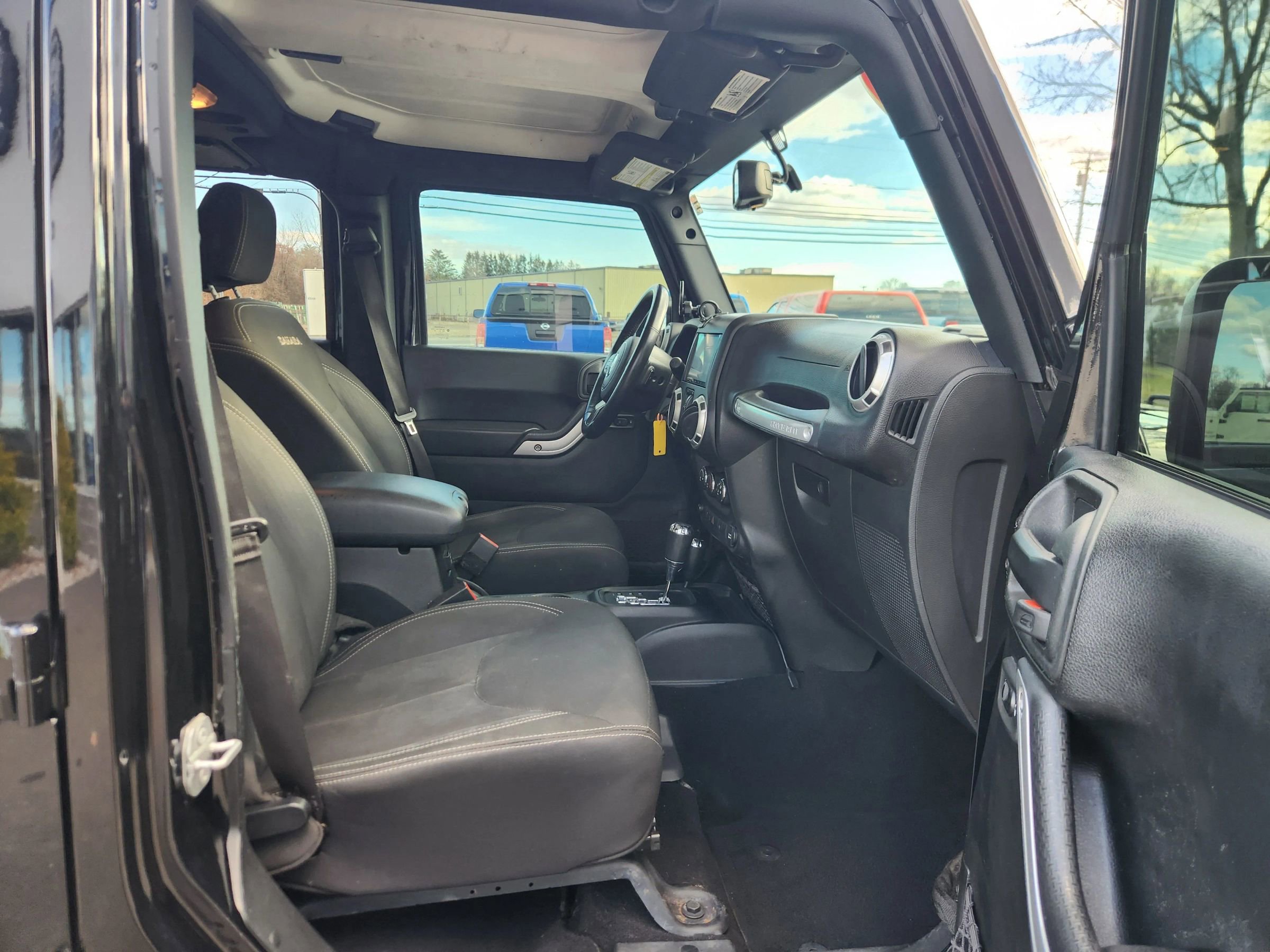 Used 2018 Jeep Wrangler Unlimited Sahara image 34