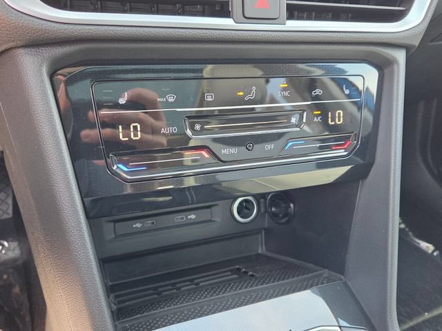 New 2026 Volkswagen Taos SE FWD image 21